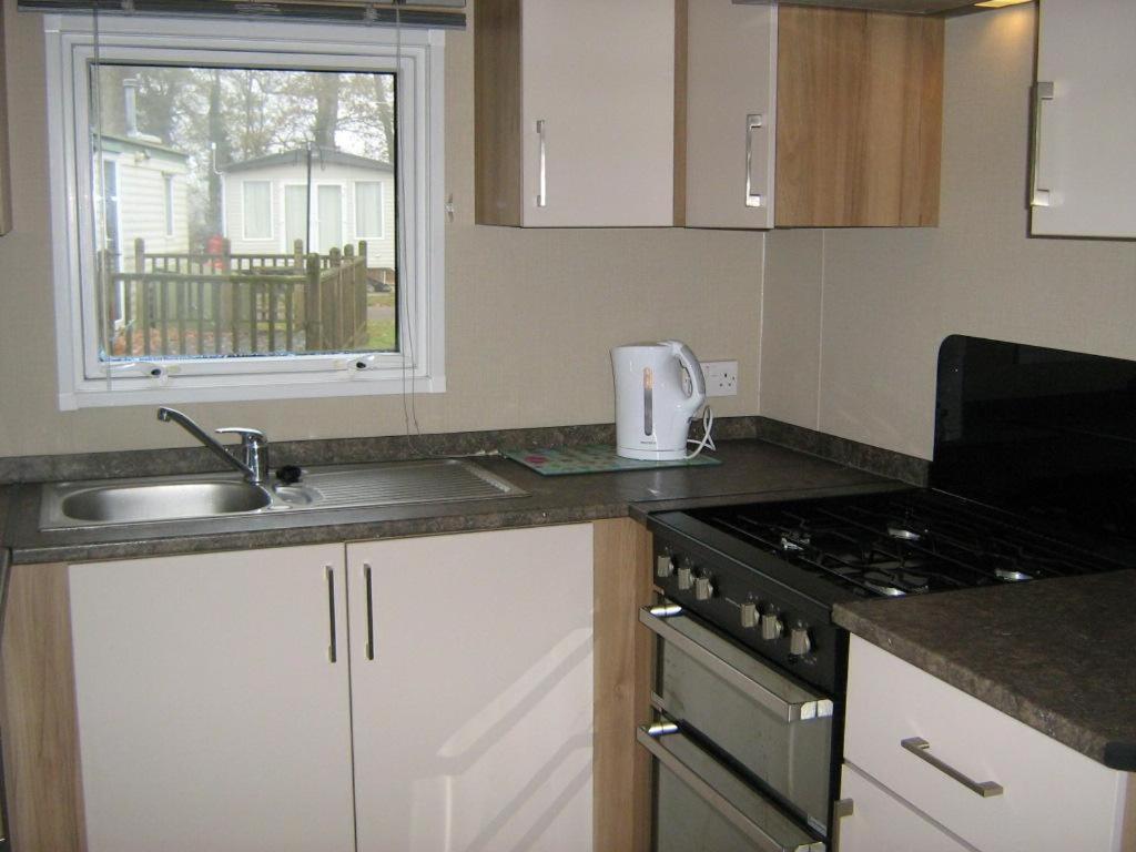 Lovely 6 Berth Caravan With Decking At Carlton Meres In Suffolk Ref 60058M Saxmundham Zewnętrze zdjęcie