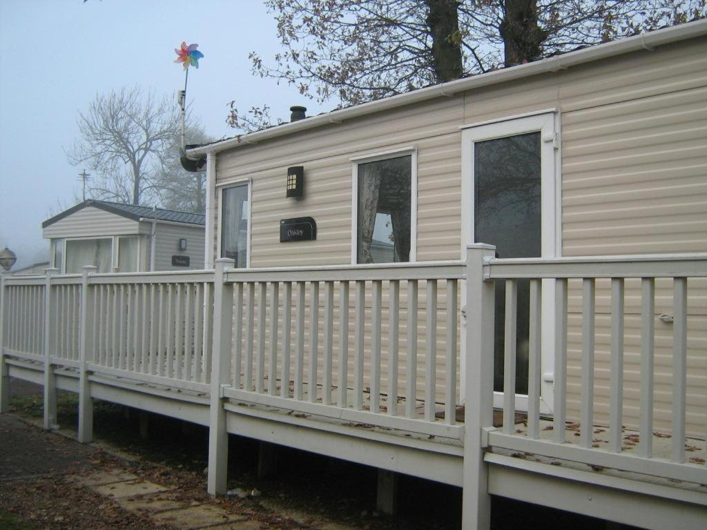 Lovely 6 Berth Caravan With Decking At Carlton Meres In Suffolk Ref 60058M Saxmundham Zewnętrze zdjęcie