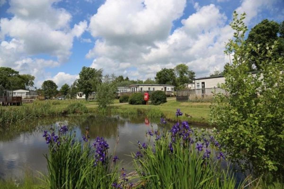 Lovely 6 Berth Caravan With Decking At Carlton Meres In Suffolk Ref 60058M Saxmundham Zewnętrze zdjęcie