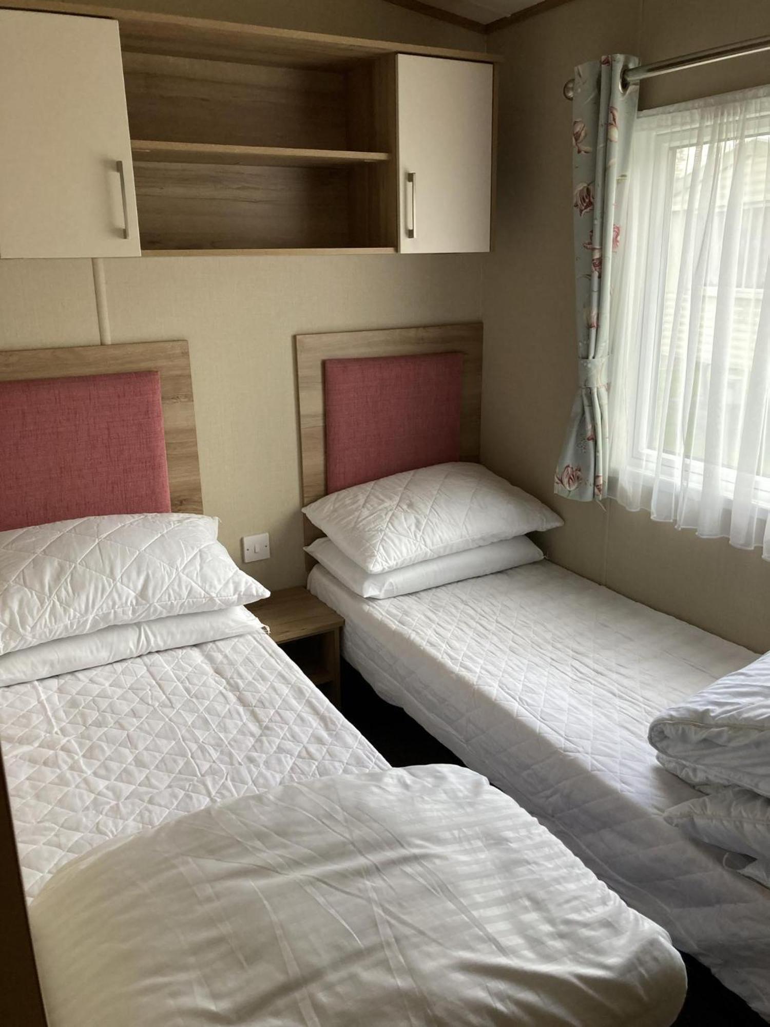 Lovely 6 Berth Caravan With Decking At Carlton Meres In Suffolk Ref 60058M Saxmundham Zewnętrze zdjęcie