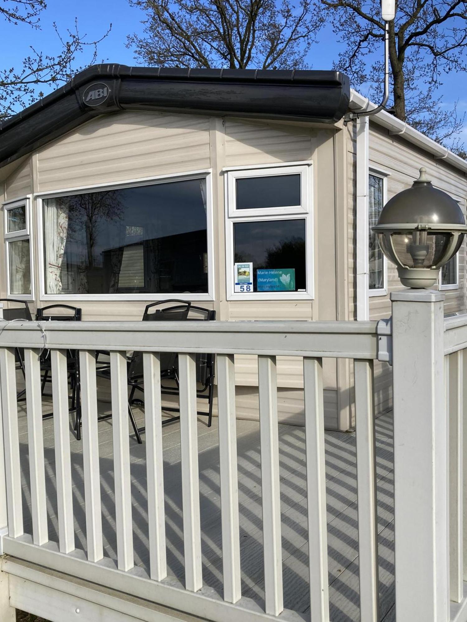 Lovely 6 Berth Caravan With Decking At Carlton Meres In Suffolk Ref 60058M Saxmundham Zewnętrze zdjęcie