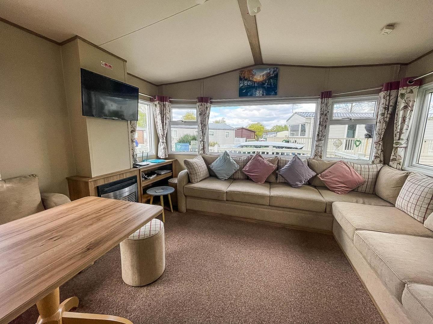 Lovely 6 Berth Caravan With Decking At Carlton Meres In Suffolk Ref 60058M Saxmundham Zewnętrze zdjęcie