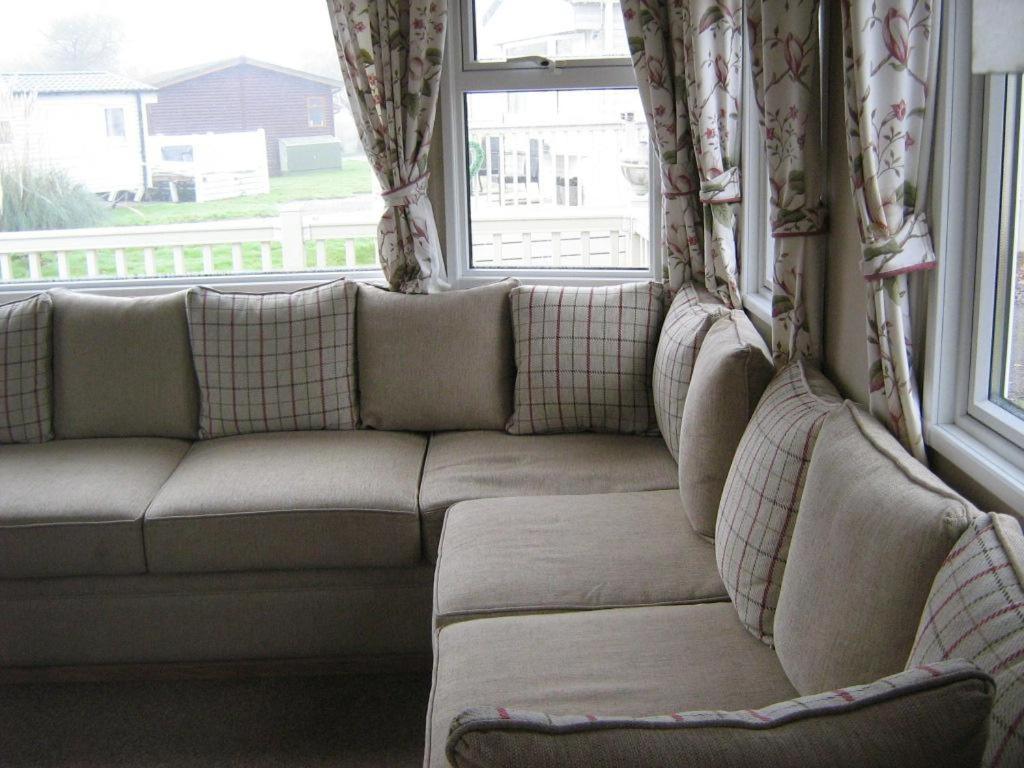 Lovely 6 Berth Caravan With Decking At Carlton Meres In Suffolk Ref 60058M Saxmundham Zewnętrze zdjęcie